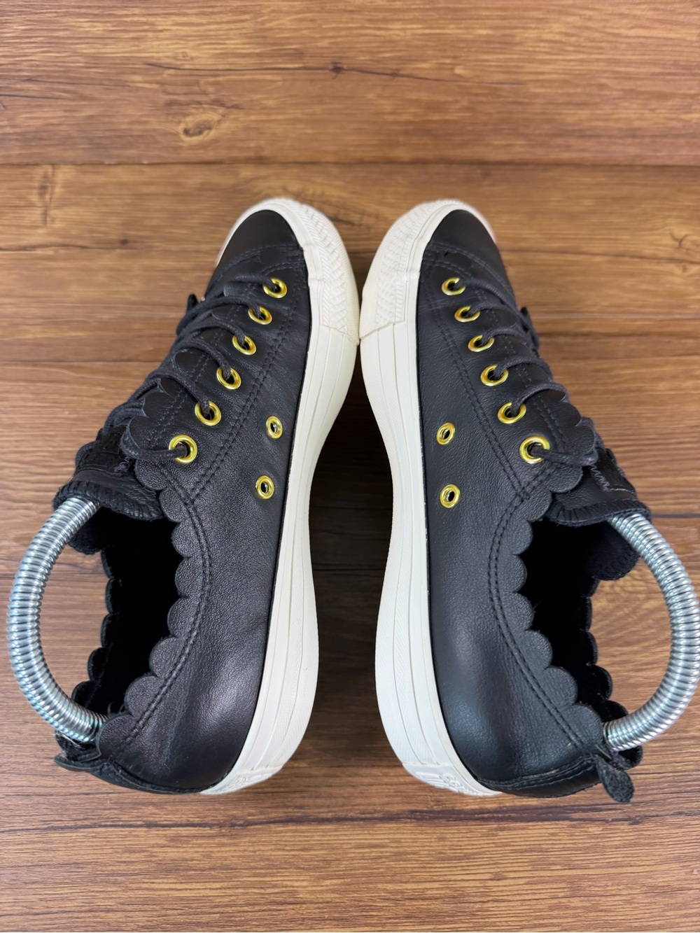 Converse‎ ‘Frilly’ Leather Low Top Sneakers Women’s Size 9 Shoes - Picture 5 of 10